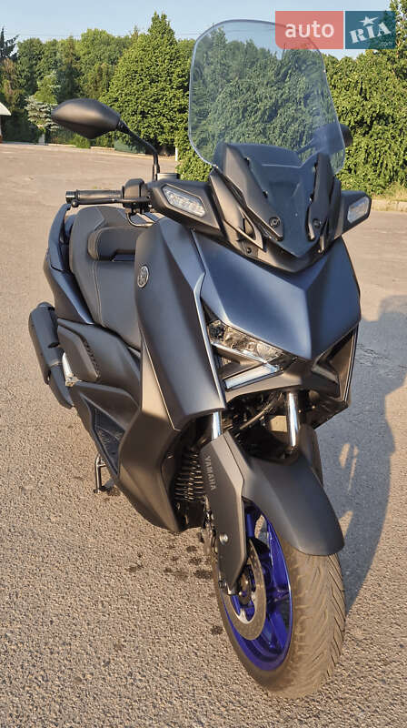 Макси-скутер Yamaha X-Max