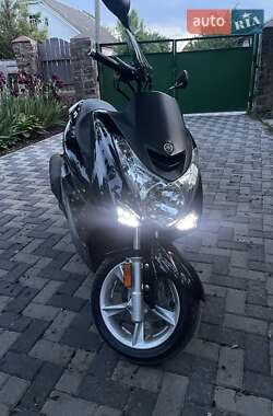 Yamaha X-Max 2013