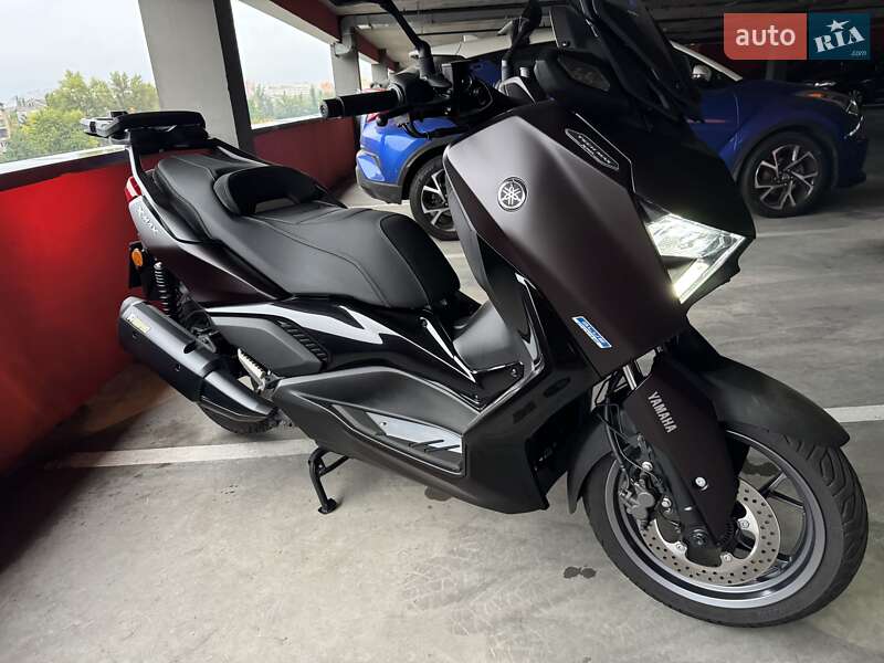 Макси-скутер Yamaha X-Max