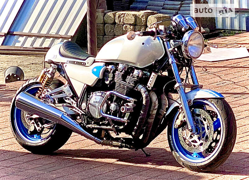 Мото Yamaha XJR 1200