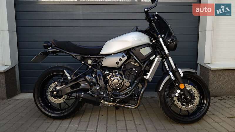 Мотоцикл Без обтекателей (Naked bike) Yamaha XSR