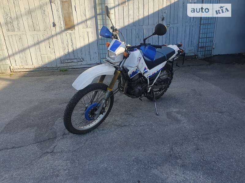 Мотоцикл Внедорожный (Enduro) Yamaha XT 225 Serow