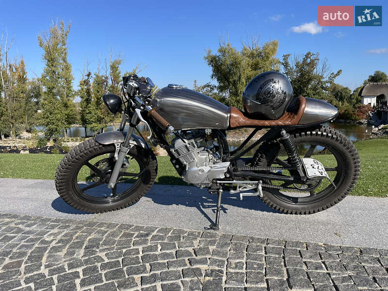 Кафе рейсер Yamaha YBR125