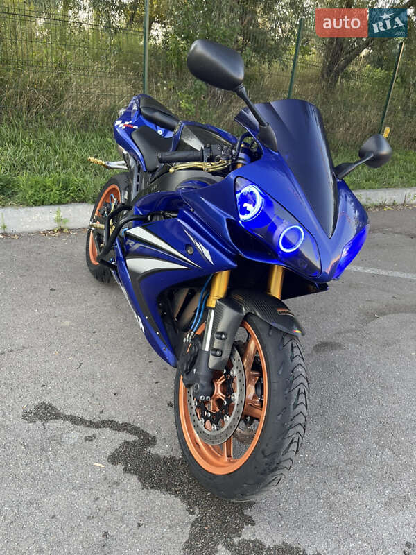 Спортбайк Yamaha YZF 1000R