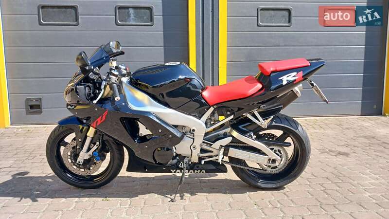 Спортбайк Yamaha YZF R1
