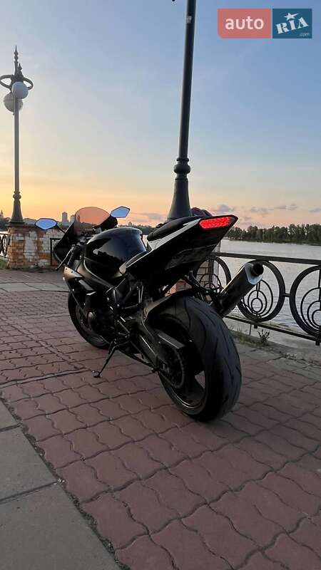 Yamaha YZF R1