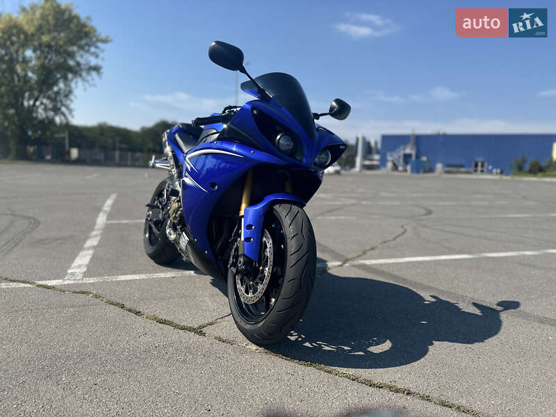 Спортбайк Yamaha YZF R1