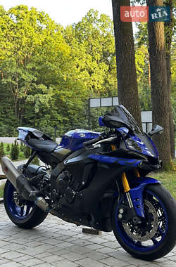 Yamaha YZF R1 Akrapovic 2019