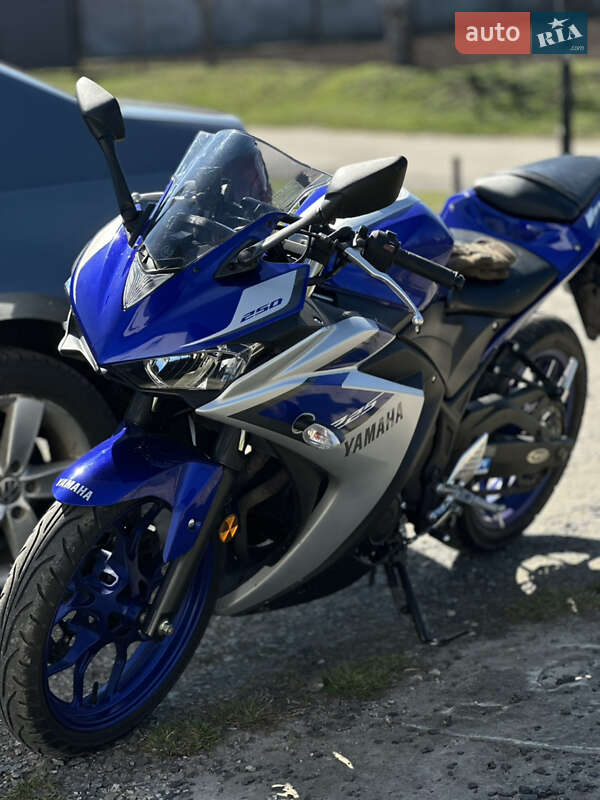 Мотоцикл Спорт-туризм Yamaha YZF-R25