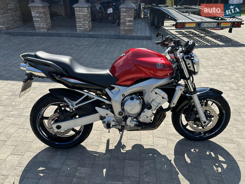 Мотоцикл Классик Yamaha YZF R6