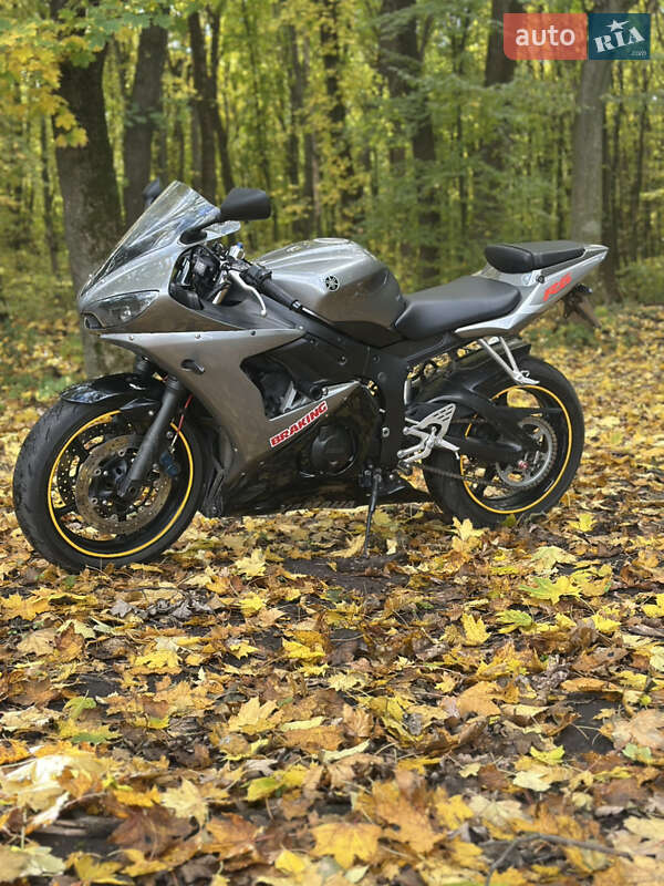 Спортбайк Yamaha YZF R6