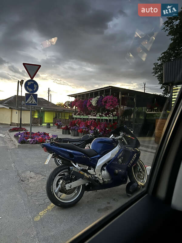 Спортбайк Yamaha YZF