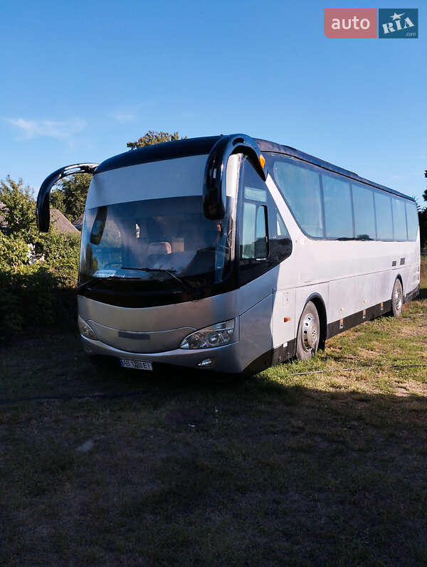 Туристичний / Міжміський автобус YUTONG 6129