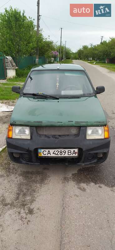 Седан ЗАЗ 1102 Таврія