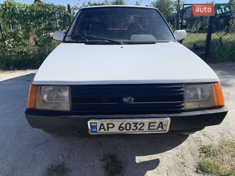 Хетчбек ЗАЗ 1102 Таврія