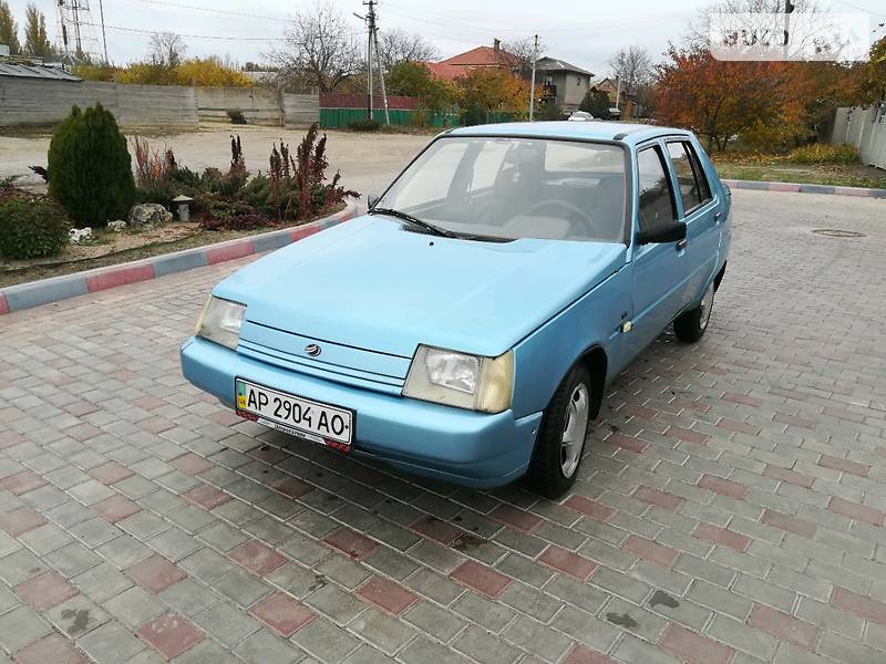 Автомобиль заз 1103