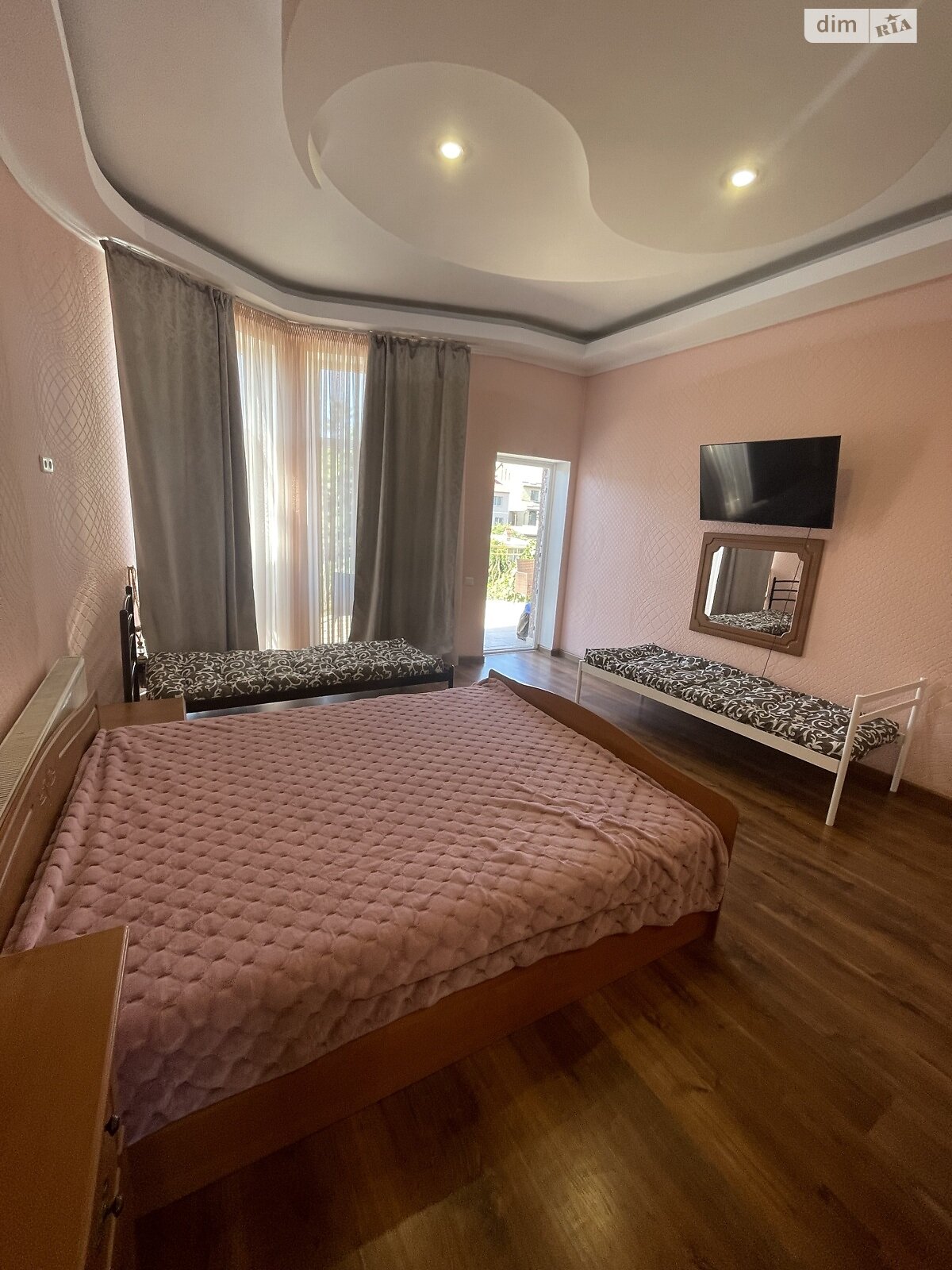 Частина будинку подобово, оренда в Одесі, в районі Великий Фонтан, вулиця Квіткова, 4 кімнати фото 1 Частина будинку подобово, оренда в Одесі, в районі Великий Фонтан, вулиця Квіткова, 4 кімнати фото 1