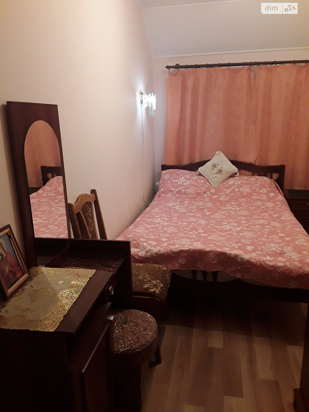 Часть дома посуточно, аренда в Почаеве, улица Парковая, 2 комнаты фото 1