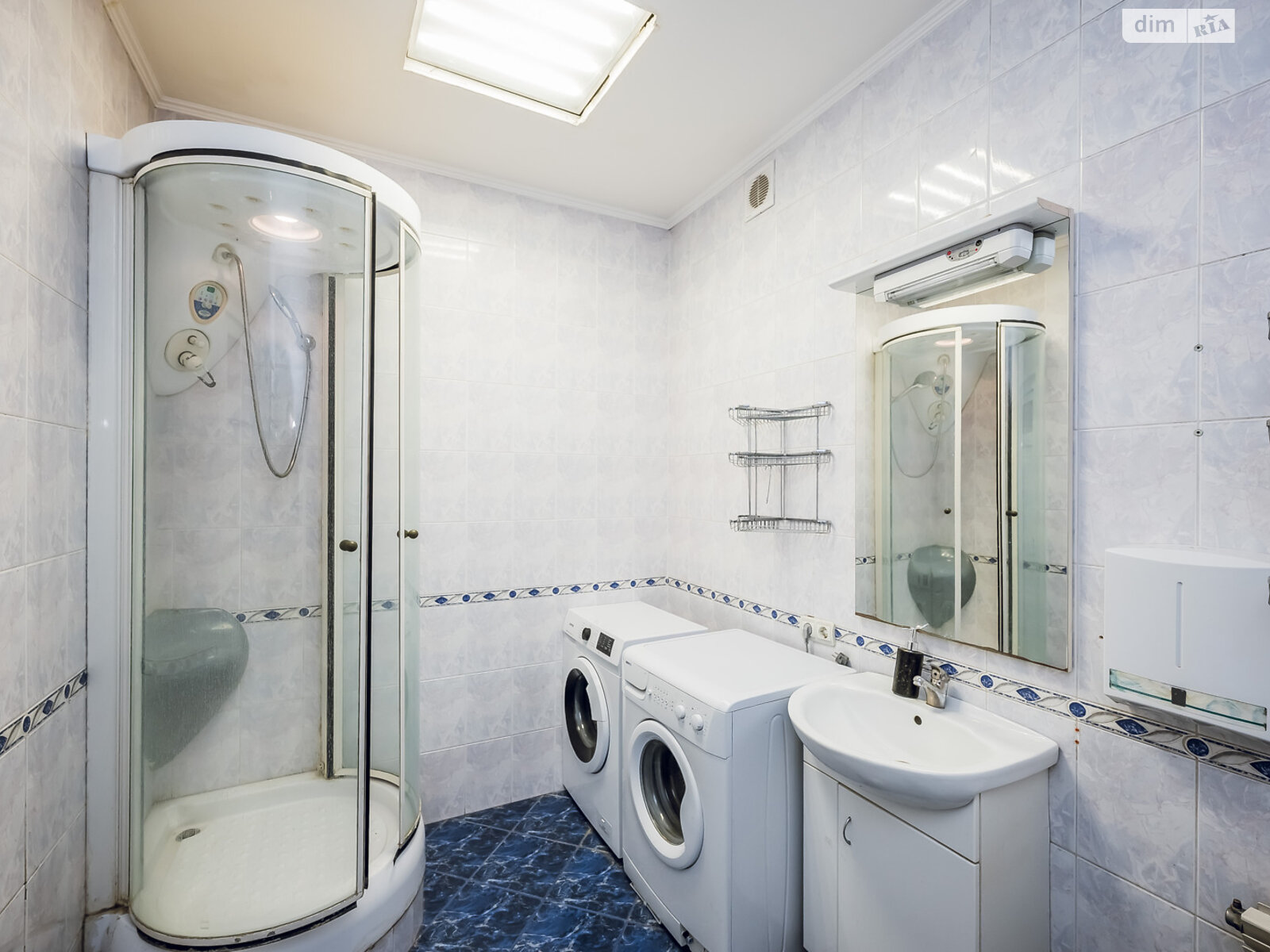 дом посуточно, аренда в Киеве, улица Нечуя-Левицкого, район Александровская Слободка фото 1