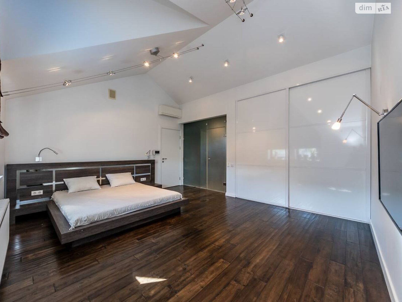 будинок подобово, оренда в Києві, вулиця Цимбалів Яр, район Голосіївський фото 1 будинок подобово, оренда в Києві, вулиця Цимбалів Яр, район Голосіївський фото 1