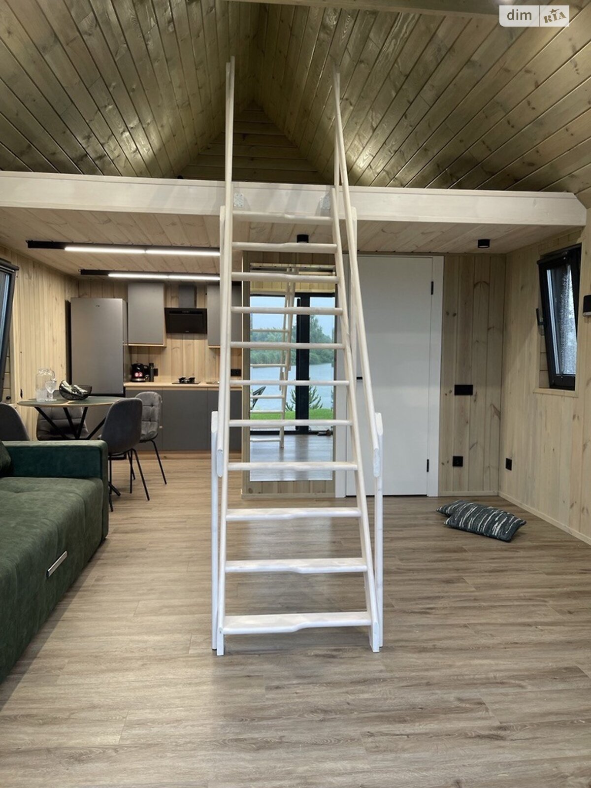 дом посуточно, аренда в Киеве, массив Эльвира, район Южная Борщаговка фото 1 дом посуточно, аренда в Киеве, массив Эльвира, район Южная Борщаговка фото 1