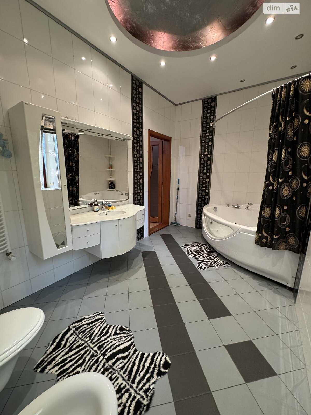 дом посуточно, аренда в Одессе, улица Педагогическая 25, район Приморский фото 1 дом посуточно, аренда в Одессе, улица Педагогическая 25, район Приморский фото 1