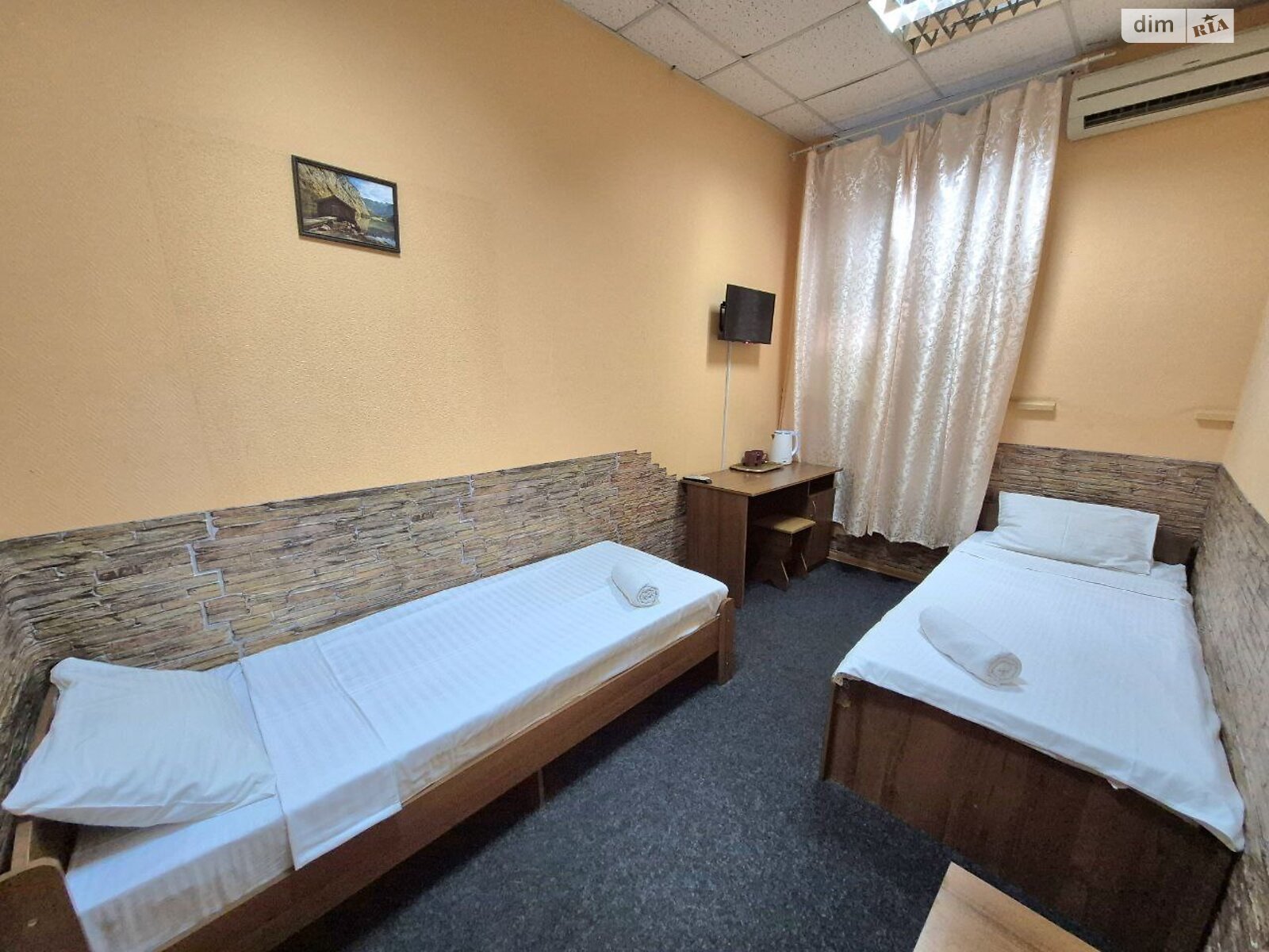 Комната в Киеве, район Печерский, улица Кропивницкого 14 на сутки фото 1 Комната в Киеве, район Печерский, улица Кропивницкого 14 на сутки фото 1