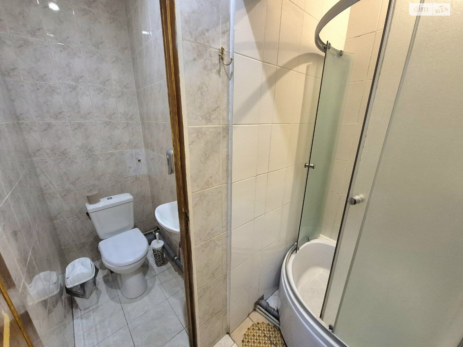 Комната в Киеве, район Печерский, улица Кропивницкого 14 на сутки фото 1 Комната в Киеве, район Печерский, улица Кропивницкого 14 на сутки фото 1