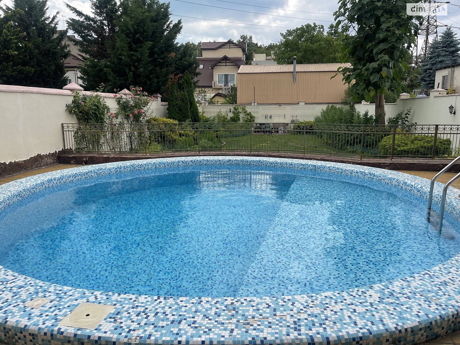 Кімната в Одесі, район Середній Фонтан, вулиця Квіткова 43 на добу фото 1