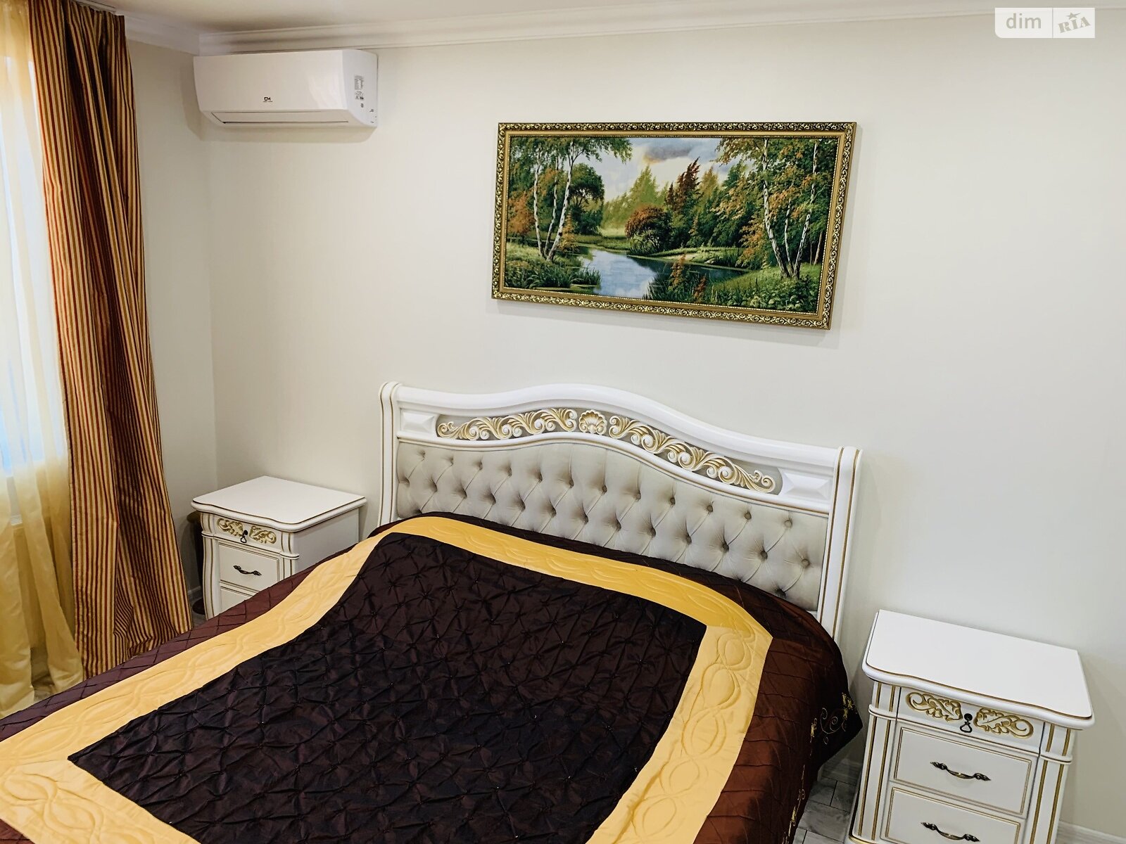 однокімнатна квартира в Бердичеві, район Центр, на пл. Центральна 5 в оренду на короткий термін подобово фото 1