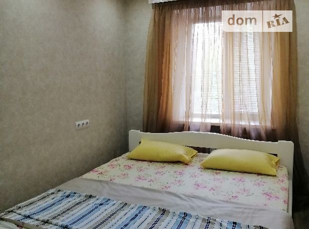 трехкомнатная квартира в Бердянске, район Центр, на Азовский в аренду на короткий срок посуточно фото 1 трехкомнатная квартира в Бердянске, район Центр, на Азовский в аренду на короткий срок посуточно фото 1