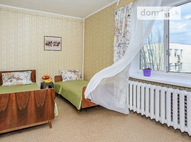 трехкомнатная квартира в Бердянске, район Центр, на Украины Защитников 36 в аренду на короткий срок посуточно фото 1 трехкомнатная квартира в Бердянске, район Центр, на Украины Защитников 36 в аренду на короткий срок посуточно фото 1