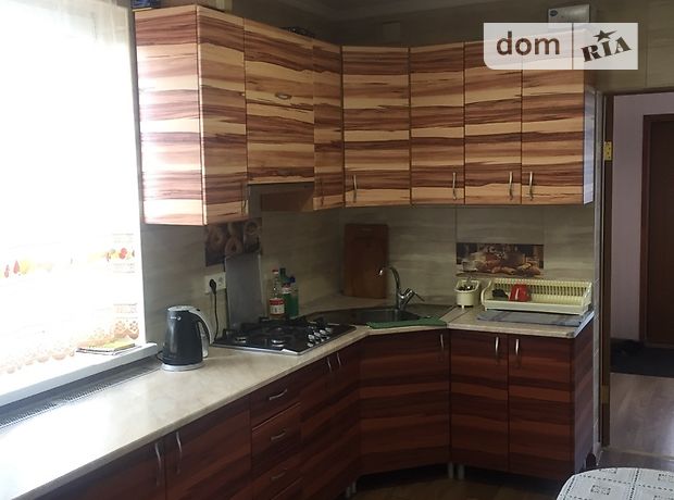 шестикомнатная квартира в Бориславе, район Сходница, на Івана Франка 28, в аренду на короткий срок посуточно фото 1 шестикомнатная квартира в Бориславе, район Сходница, на Івана Франка 28, в аренду на короткий срок посуточно фото 1
