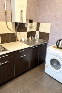 однокомнатная квартира в Чернигове, район Деснянский, на просп. Победы 90 в аренду на короткий срок посуточно фото 2