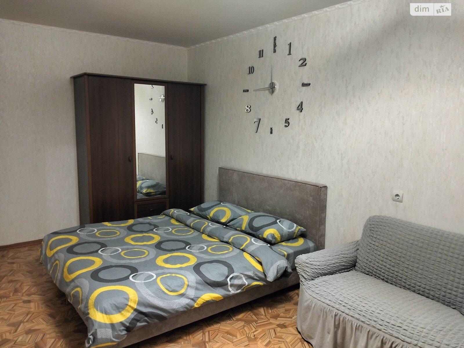 однокомнатная квартира в Чернигове, район Центр, на просп. Победы 58 в аренду на короткий срок посуточно фото 1