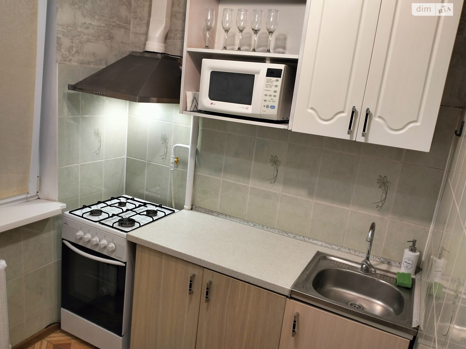 однокомнатная квартира в Чернигове, район Центр, на просп. Победы 58 в аренду на короткий срок посуточно фото 1