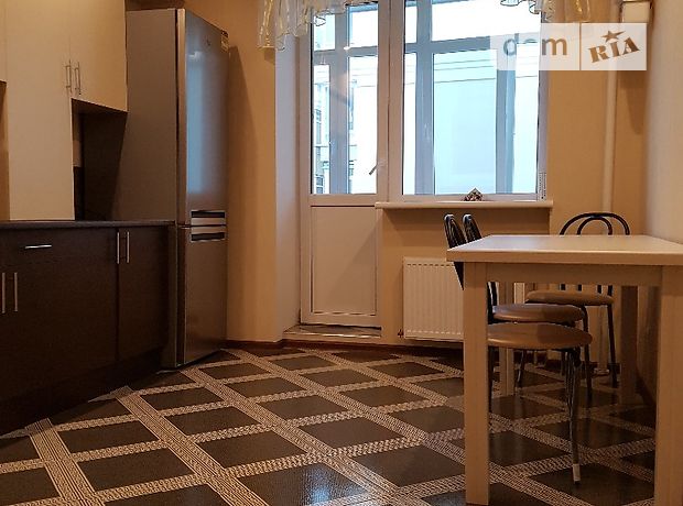 трехкомнатная квартира в Чернигове, район Центр, на просп. Победы в аренду на короткий срок посуточно фото 1 трехкомнатная квартира в Чернигове, район Центр, на просп. Победы в аренду на короткий срок посуточно фото 1