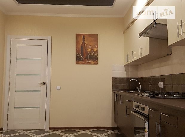 трехкомнатная квартира в Чернигове, район Центр, на просп. Победы в аренду на короткий срок посуточно фото 1 трехкомнатная квартира в Чернигове, район Центр, на просп. Победы в аренду на короткий срок посуточно фото 1