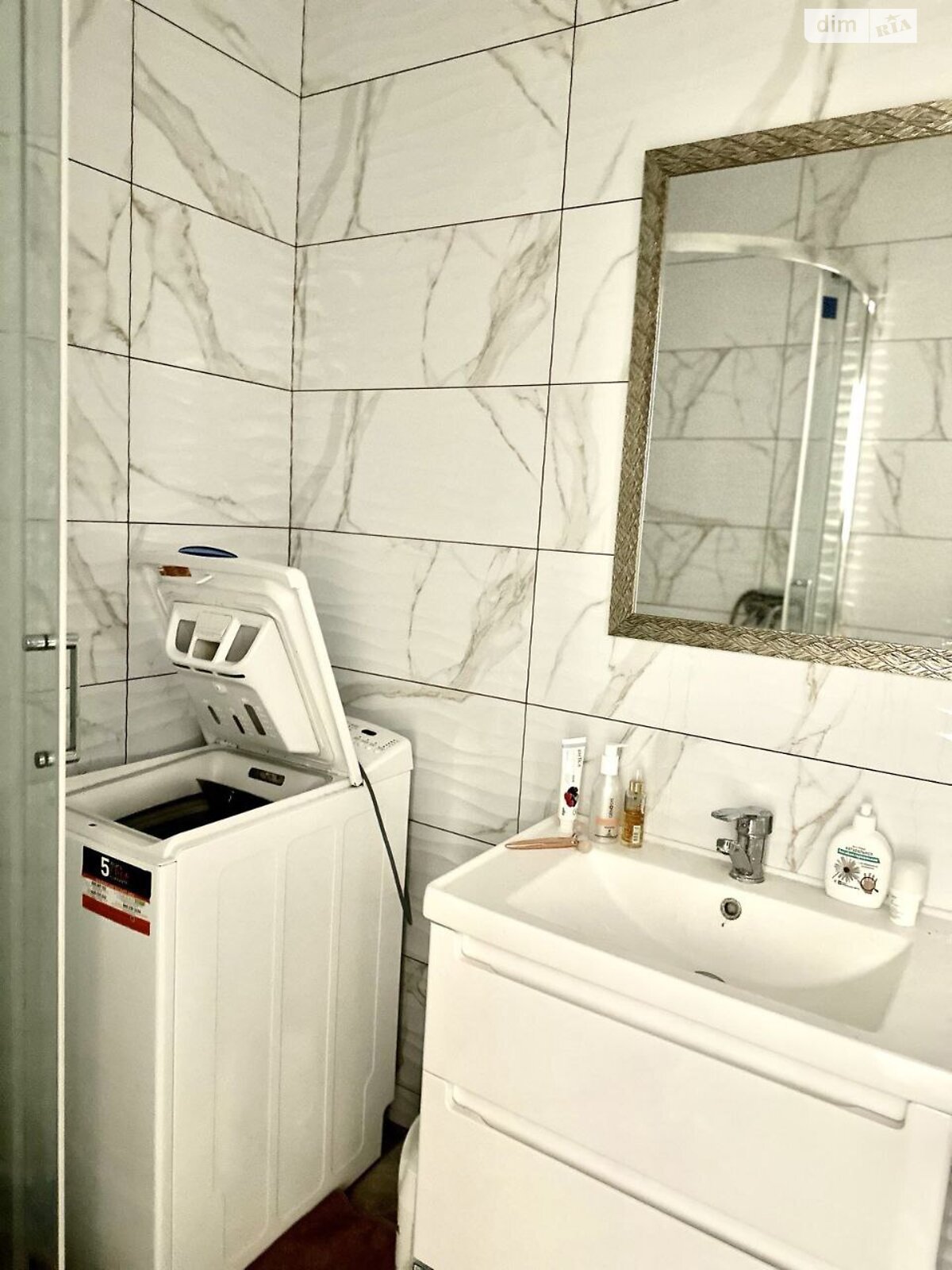 однокомнатная квартира в Черновцах, район Первомайский, на ул. Русская 226-228 в аренду на короткий срок посуточно фото 1 однокомнатная квартира в Черновцах, район Первомайский, на ул. Русская 226-228 в аренду на короткий срок посуточно фото 1