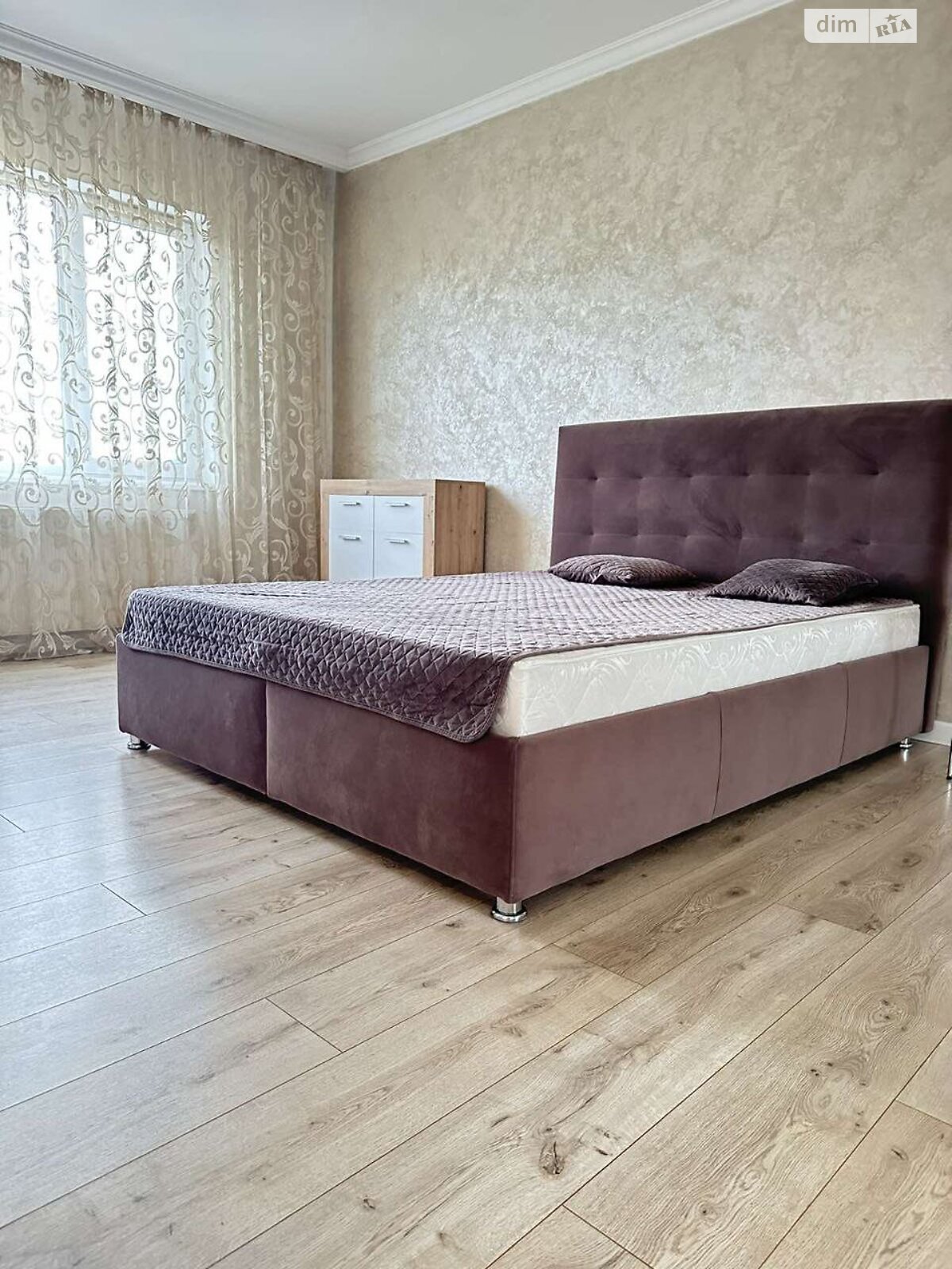 однокомнатная квартира в Черновцах, район Первомайский, на ул. Русская 226-228 в аренду на короткий срок посуточно фото 1 однокомнатная квартира в Черновцах, район Первомайский, на ул. Русская 226-228 в аренду на короткий срок посуточно фото 1