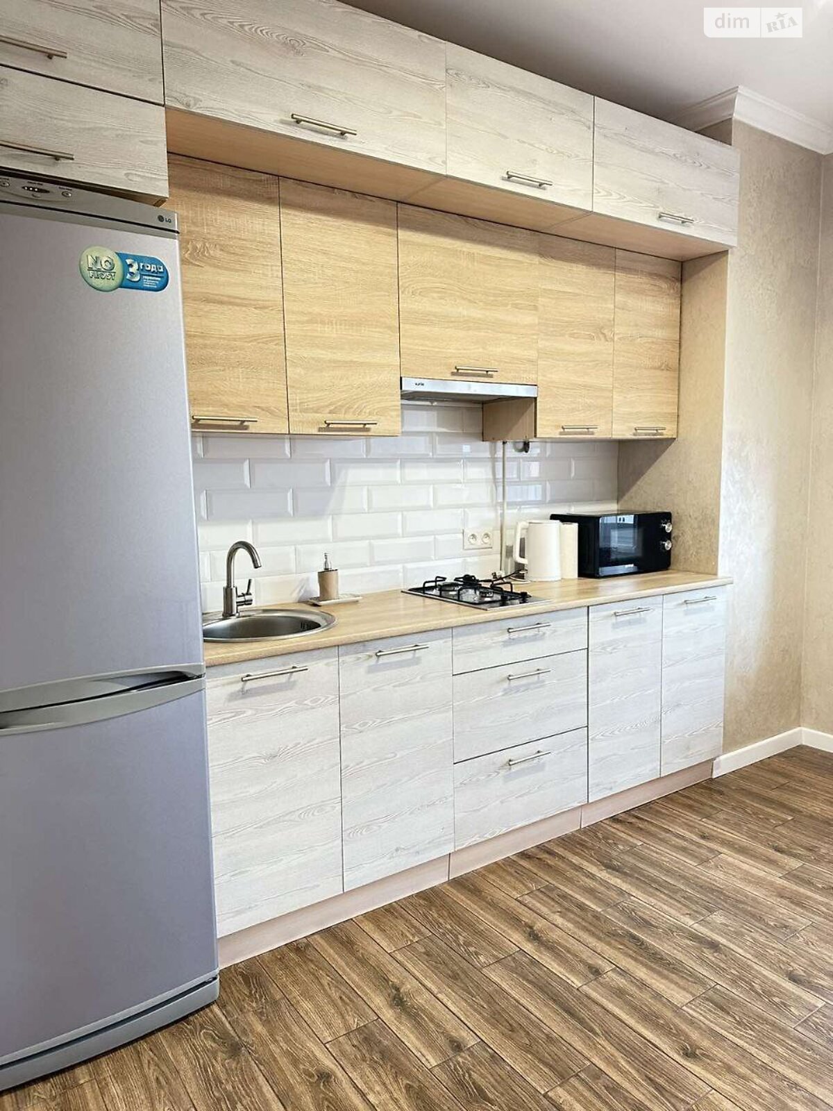 однокомнатная квартира в Черновцах, район Первомайский, на ул. Русская 226-228 в аренду на короткий срок посуточно фото 1 однокомнатная квартира в Черновцах, район Первомайский, на ул. Русская 226-228 в аренду на короткий срок посуточно фото 1