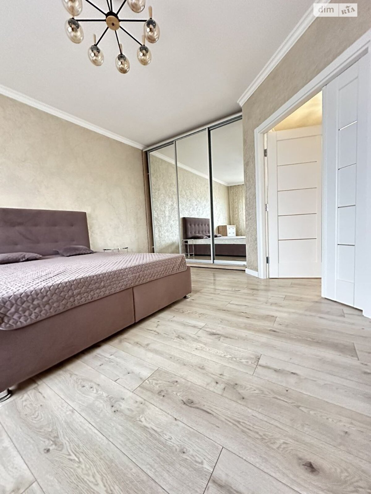 однокомнатная квартира в Черновцах, район Первомайский, на ул. Русская 226-228 в аренду на короткий срок посуточно фото 1 однокомнатная квартира в Черновцах, район Первомайский, на ул. Русская 226-228 в аренду на короткий срок посуточно фото 1