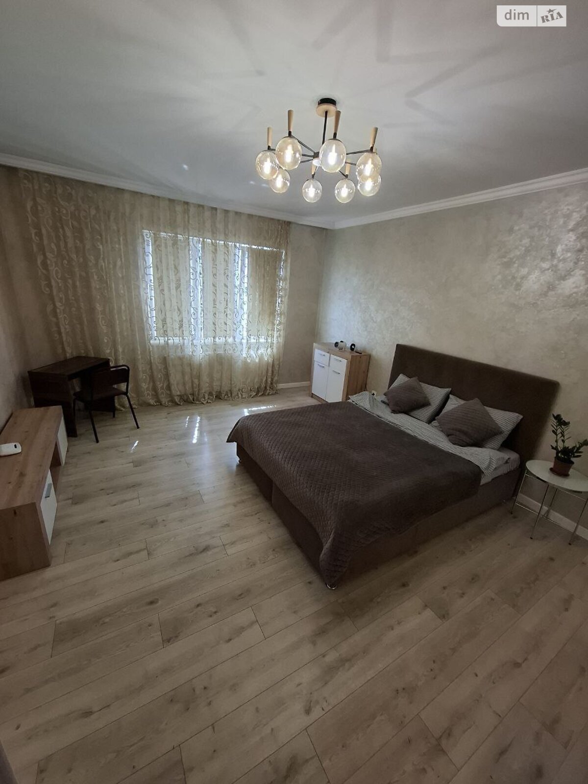 однокомнатная квартира в Черновцах, район Первомайский, на ул. Русская 226-228 в аренду на короткий срок посуточно фото 1 однокомнатная квартира в Черновцах, район Первомайский, на ул. Русская 226-228 в аренду на короткий срок посуточно фото 1