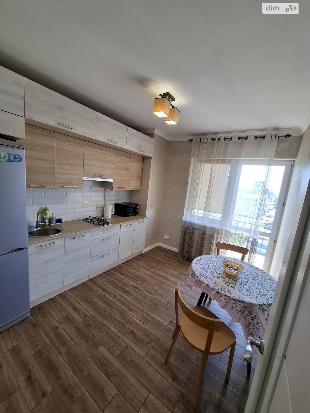 однокомнатная квартира в Черновцах, район Первомайский, на ул. Русская 226-228 в аренду на короткий срок посуточно фото 1 однокомнатная квартира в Черновцах, район Первомайский, на ул. Русская 226-228 в аренду на короткий срок посуточно фото 1