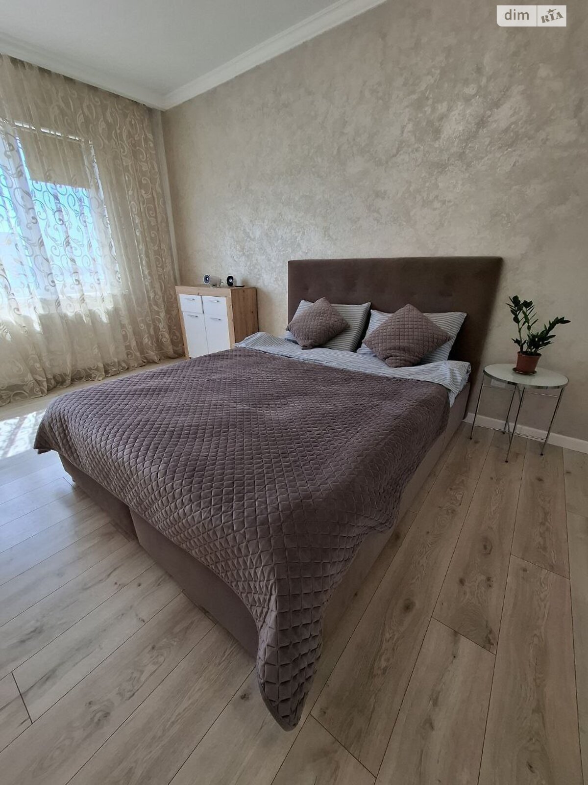 однокомнатная квартира в Черновцах, район Первомайский, на ул. Русская 226-228 в аренду на короткий срок посуточно фото 1 однокомнатная квартира в Черновцах, район Первомайский, на ул. Русская 226-228 в аренду на короткий срок посуточно фото 1