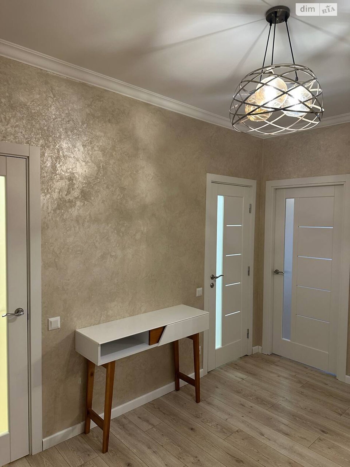 однокомнатная квартира в Черновцах, район Первомайский, на ул. Русская 226-228 в аренду на короткий срок посуточно фото 1 однокомнатная квартира в Черновцах, район Первомайский, на ул. Русская 226-228 в аренду на короткий срок посуточно фото 1