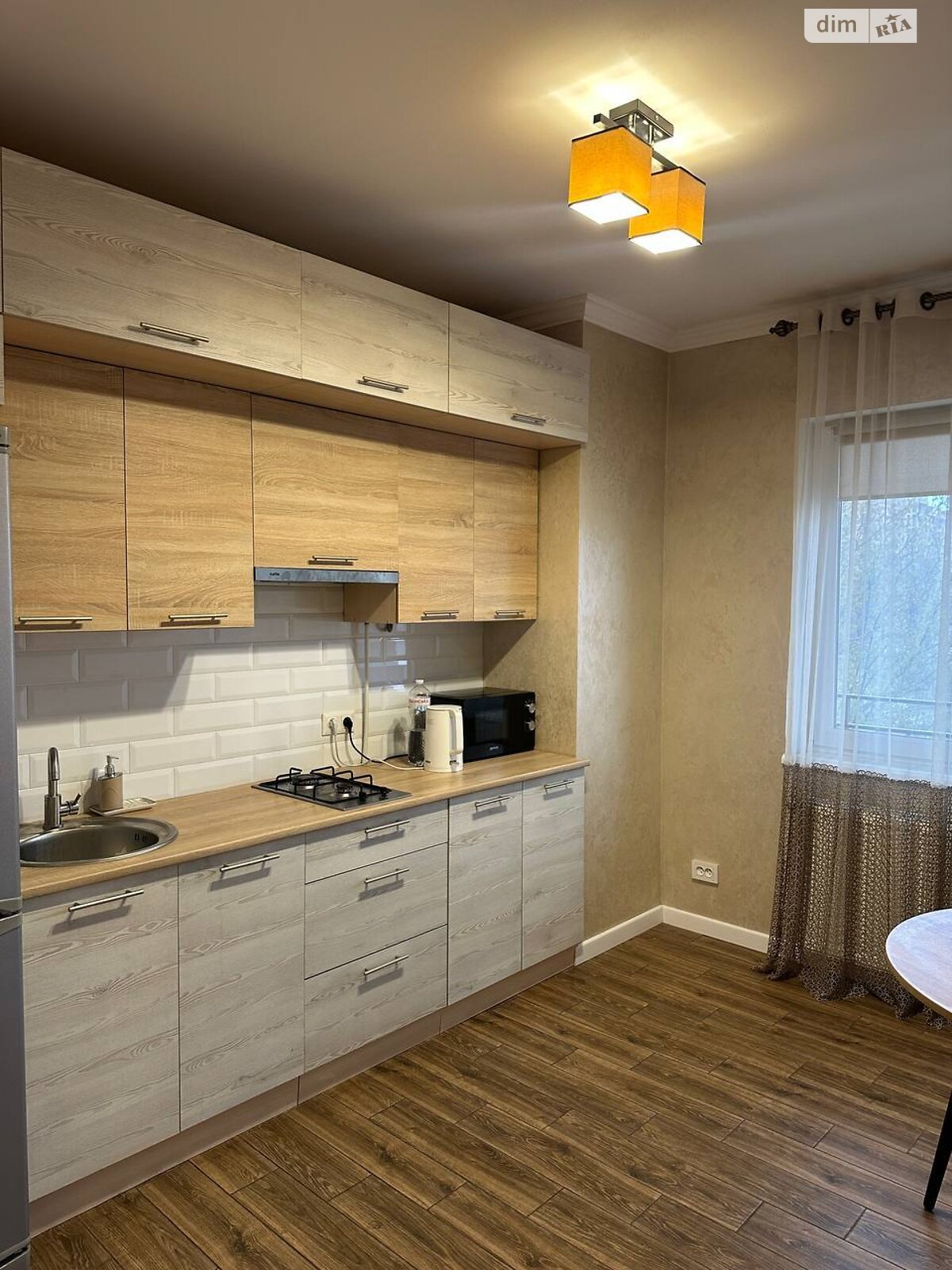 однокомнатная квартира в Черновцах, район Первомайский, на ул. Русская 226-228 в аренду на короткий срок посуточно фото 1 однокомнатная квартира в Черновцах, район Первомайский, на ул. Русская 226-228 в аренду на короткий срок посуточно фото 1