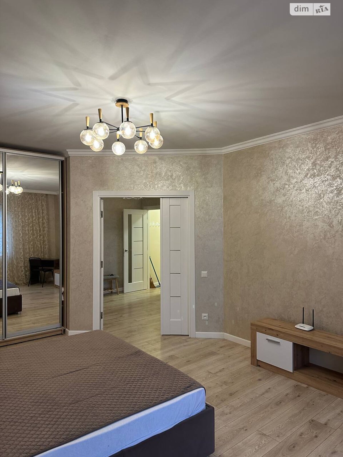 однокомнатная квартира в Черновцах, район Первомайский, на ул. Русская 226-228 в аренду на короткий срок посуточно фото 1 однокомнатная квартира в Черновцах, район Первомайский, на ул. Русская 226-228 в аренду на короткий срок посуточно фото 1