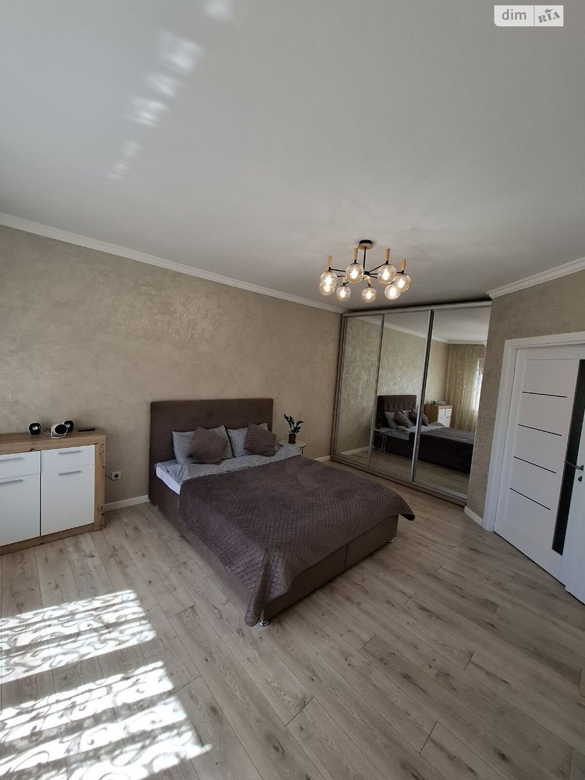 однокомнатная квартира в Черновцах, район Первомайский, на ул. Русская 226-228 в аренду на короткий срок посуточно фото 1 однокомнатная квартира в Черновцах, район Первомайский, на ул. Русская 226-228 в аренду на короткий срок посуточно фото 1