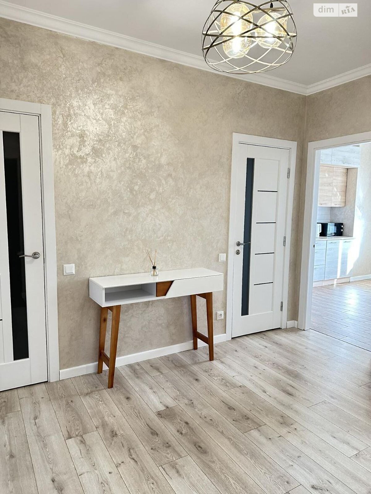 однокомнатная квартира в Черновцах, район Первомайский, на ул. Русская 226-228 в аренду на короткий срок посуточно фото 1 однокомнатная квартира в Черновцах, район Первомайский, на ул. Русская 226-228 в аренду на короткий срок посуточно фото 1